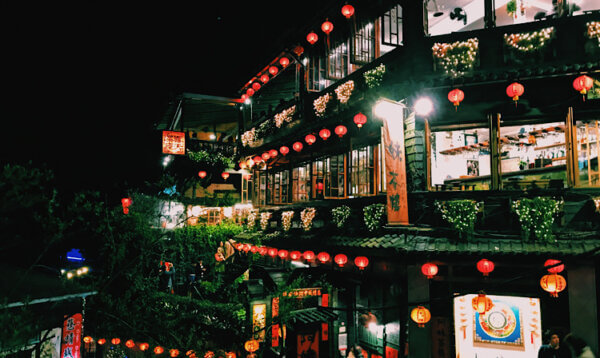 台湾にある九份の夜景の写真