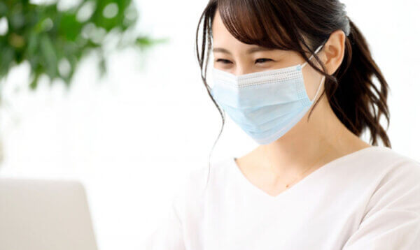 マスク　コロナ　メイク　女性