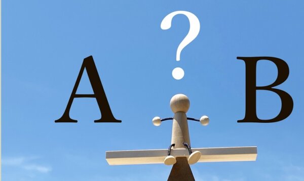 選択　仕事探し　悩む　情報